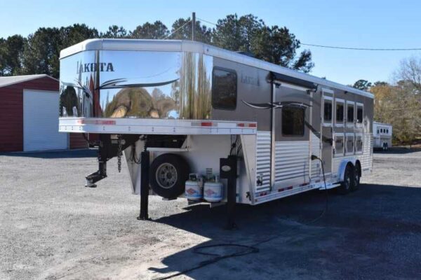 2015 Lakota 8411GLQ 4 Horse Trailer with 11' Short Wall - Image 7