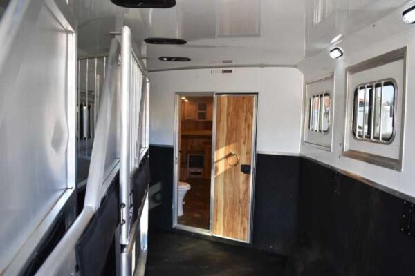 2015 Lakota 8411GLQ 4 Horse Trailer with 11' Short Wall - Image 26