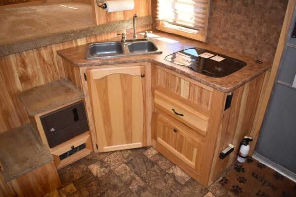 2015 Lakota 8411GLQ 4 Horse Trailer with 11' Short Wall - Image 12