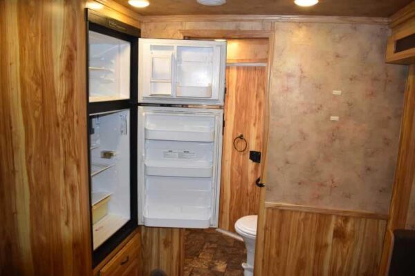 2015 Lakota 8411GLQ 4 Horse Trailer with 11' Short Wall - Image 14