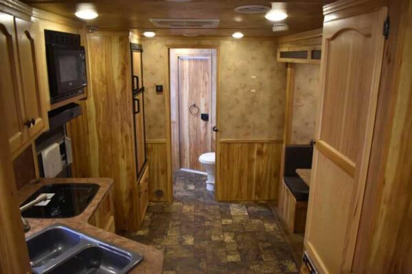 2015 Lakota 8411GLQ 4 Horse Trailer with 11' Short Wall - Image 8