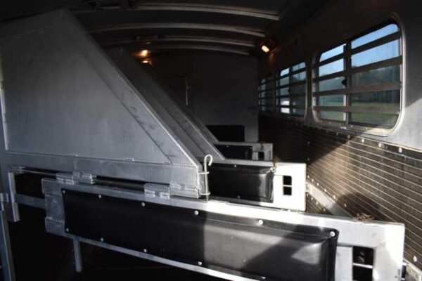 2006 Platinum 8410LQ 4 Horse Trailer with 9' Short Wall - Image 24