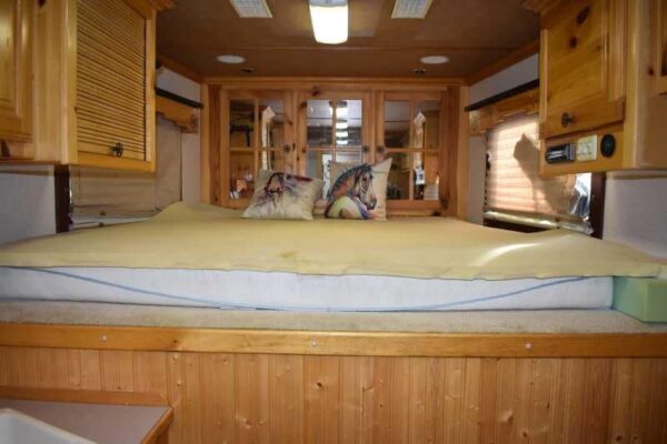 2003 Bloomer 8414LQ 4 Horse Trailer with 14' Short Wall - Image 20