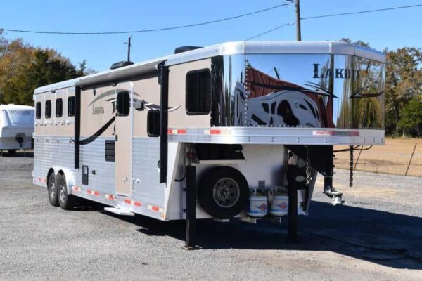 2015 Lakota 8411GLQ 4 Horse Trailer with 11' Short Wall - Image 4
