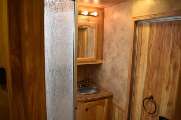 2015 Lakota 8411GLQ 4 Horse Trailer with 11' Short Wall - Image 16