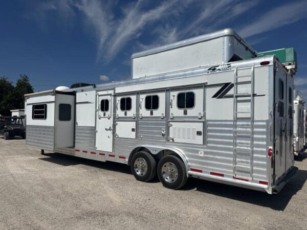 2007 4 Star 4 Horse 14' Outlaw LQ Slide Out - Image 3