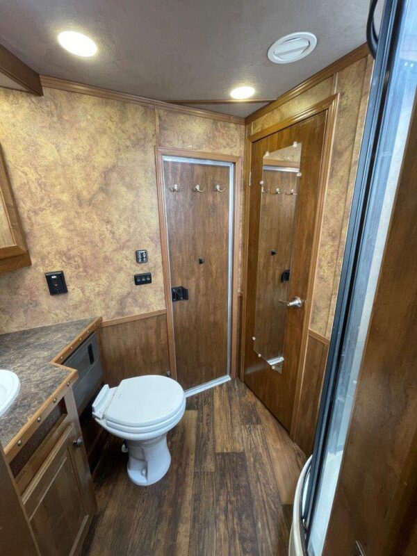 2015 Lakota Bighorn Edition 8414 4 Horse Trailer With Living Quarters “1 Slide” - Image 21