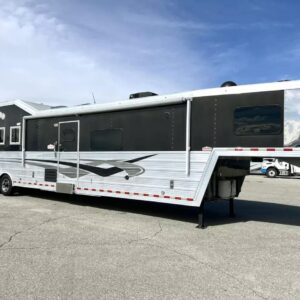 Used 2013 Bloomer 4 Horse 16' LQ, 7'Slide, Air Ride, Pod, Mister/Water Sys  Air ride, HWH Slide, Integrated Pod