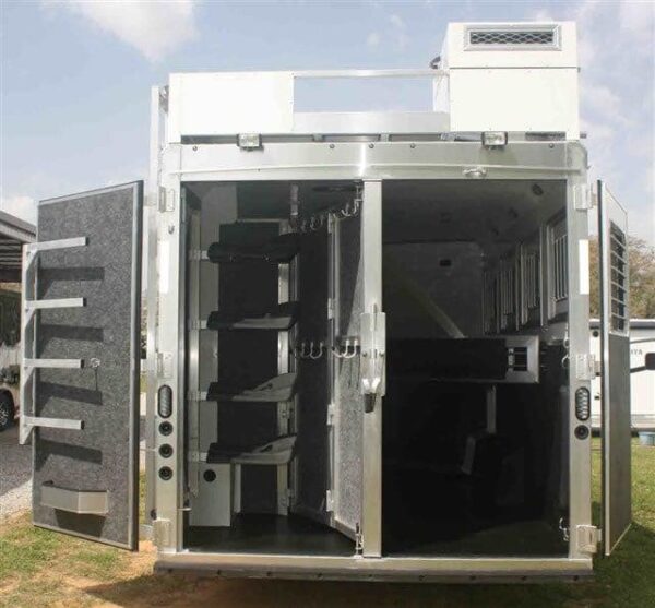 2019 Lakota Charger 4 Horse LQ with 15' Short Wall - Image 6