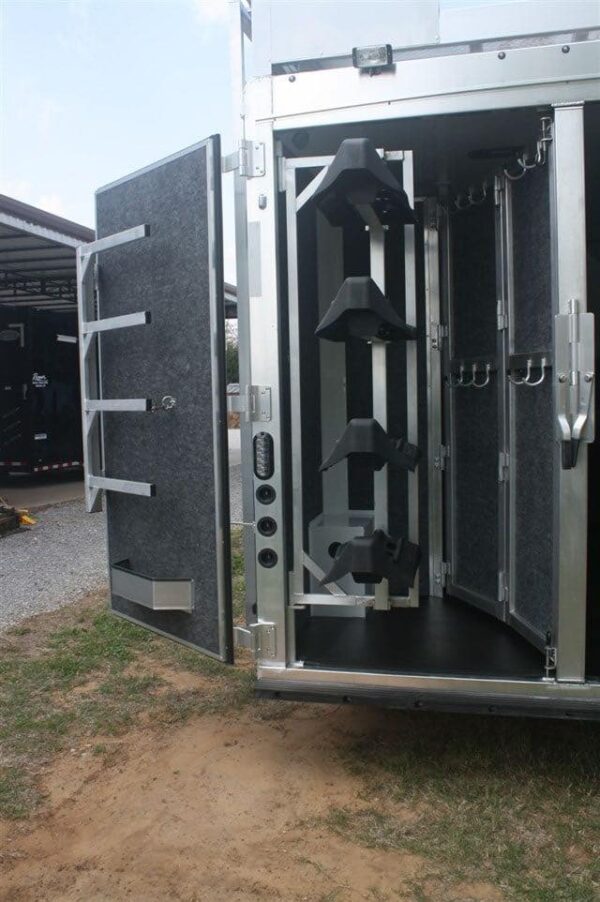 2019 Lakota Charger 4 Horse LQ with 15' Short Wall - Image 8