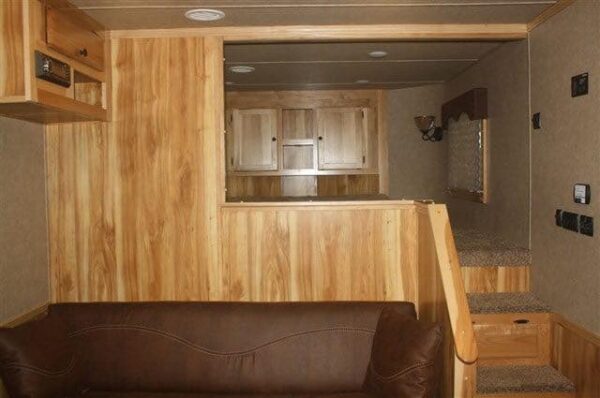 2019 Lakota Charger 4 Horse LQ with 15' Short Wall - Image 14