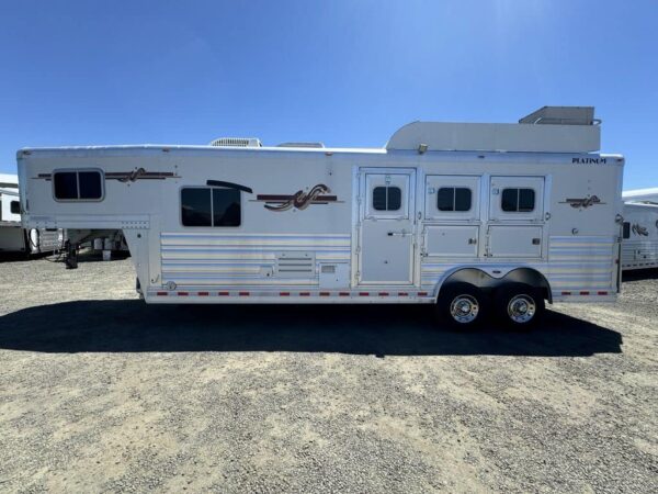 2007 Platinum Coach 8310 LQ 3 Horse - Image 2