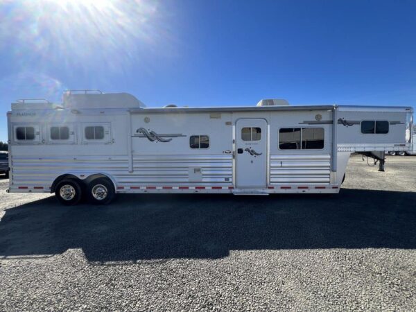 2009 Platinum Coach 3 H 16' SW w/Outlaw Conversion - Image 3