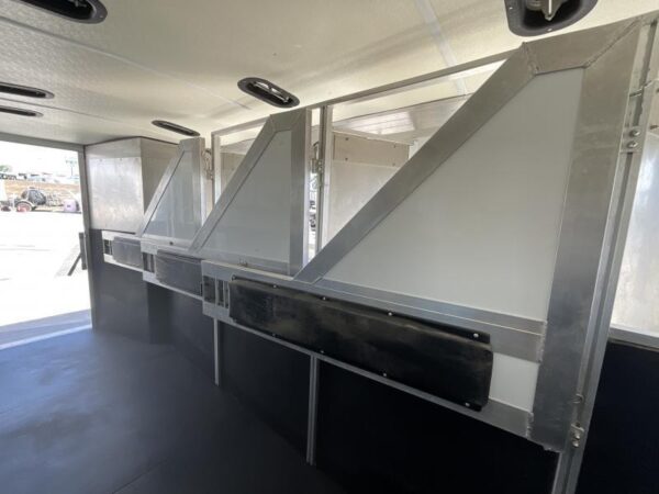 2005 Jamco 4 Horse Gooseneck Trailer - Image 31