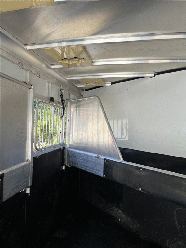 2013 Sundowner Trailers Sportman 3 Horse Triler - Image 3